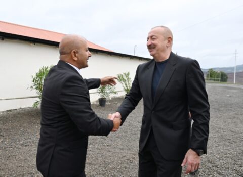 Prezident Sos sakininin evində oldu – FOTOLAR