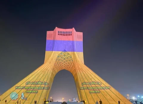 İranın məşhur qülləsində Ermənistan bayrağı – FOTO