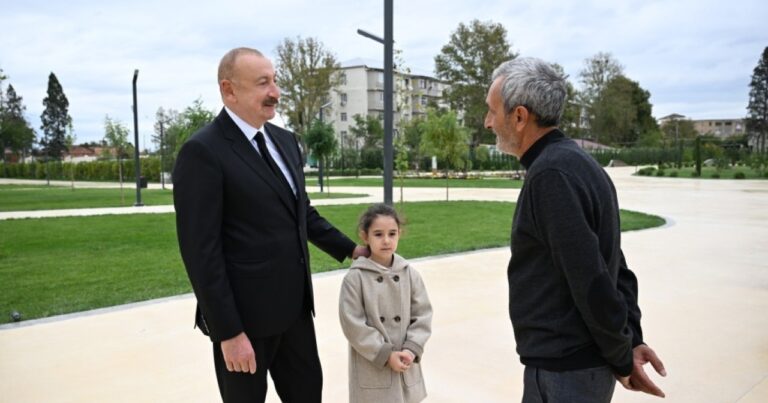 “Danışan fotolar” – Hikmət Hacıyev həmin görüntüləri paylaşdı