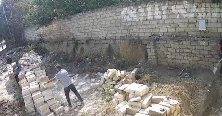 Suraxanıda rabitə xətlərinin üzərindəki qanunsuz tikiliyə kim icazə verib? – FOTO