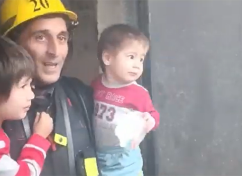 Sumqayıtda yaşayış binasında yanğın olub — Təxliyə