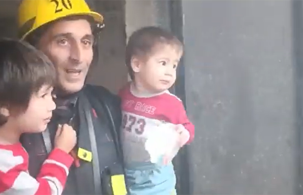 Sumqayıtda yaşayış binasında yanğın olub — Təxliyə