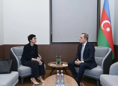 Bayramov bölgədəki vəziyyəti müzakirə edib