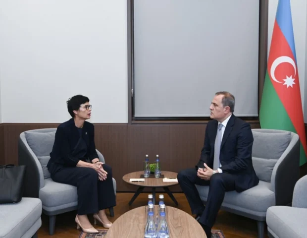 Bayramov bölgədəki vəziyyəti müzakirə edib