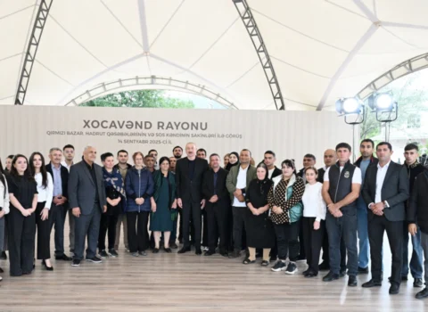 İlham Əliyev Qırmızı Bazar, Hadrut qəsəbələrinin və Sos kəndinin sakinləri ilə görüşüb