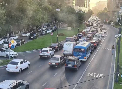 Bakının bir sıra yollarında nəqliyyatın sıxlığı yarandı – SİYAHI