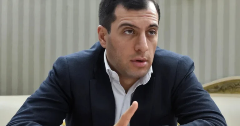 Ermənistan vətəndaşı Rusiyada məhkəmə zalından qaçıb