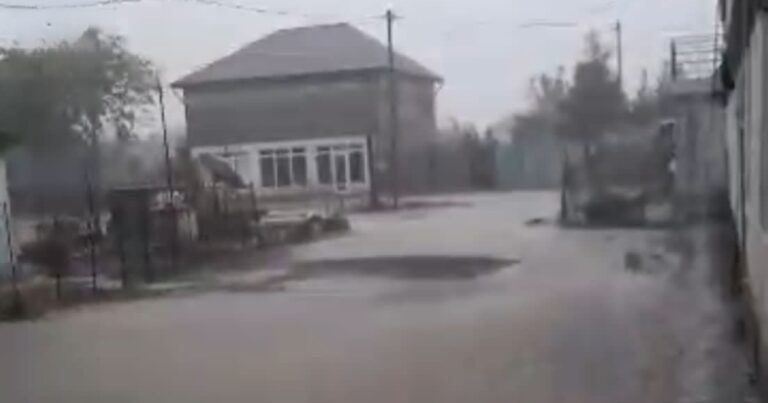 Sel suları Astarada kəndlərin yolunu yudu