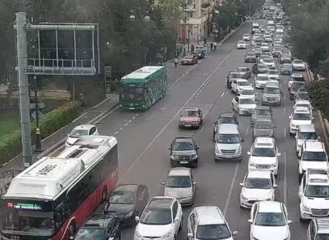 İlk dərs günündə Bakı yollarında nəqliyyatın sıxlığı yarandı