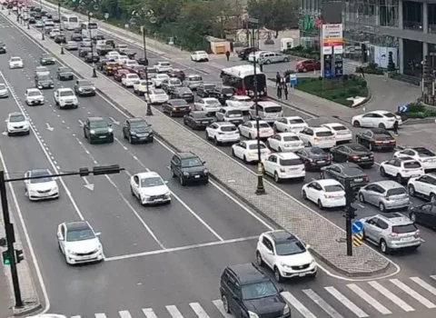 Bakıda 18 istiqamətdə nəqliyyatın sıxlığı yarandı – SİYAHI