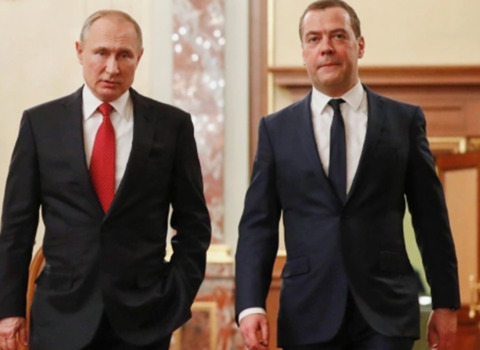 Putin Medvedevi təltif etdi