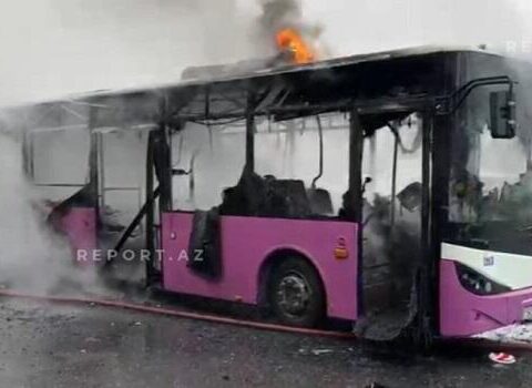 Sumqayıtda avtobus tamamilə yandı