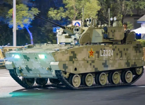 Çində küçələrə hərbi texnikalar yeridildi: Pekin müharibəyə hazırlaşır?