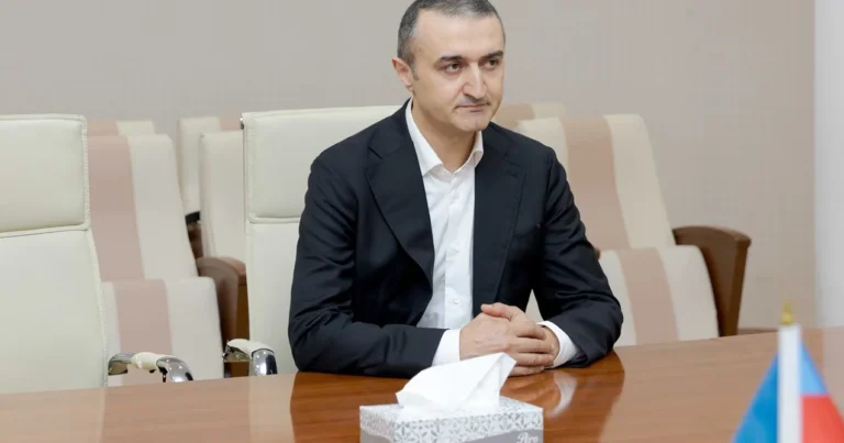 Həkim kimi adı siyahıda olmadı: bu yola əl atdı – FOTOLAR