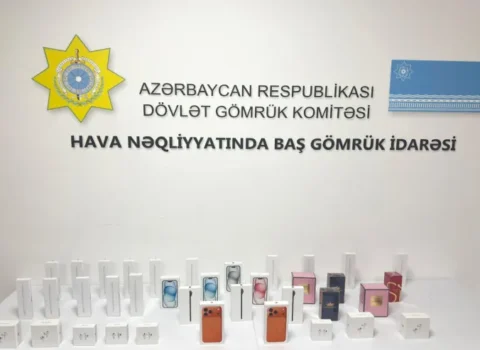 Pul verməsin deyə gətirdiyi “iPhone”ları başqalarına payladı
