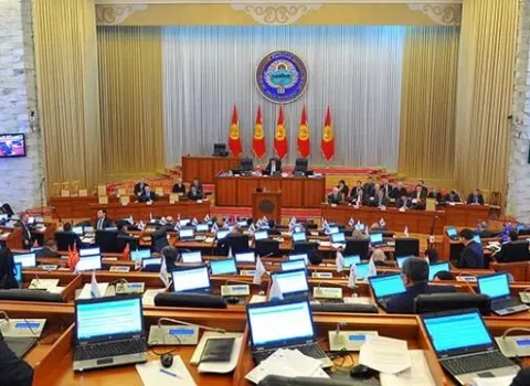 Qırğızıstan Parlamenti buraxıldı, yeni seçkilər nə vaxt keçiriləcək? 