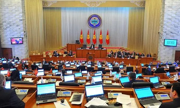 Qırğızıstan Parlamenti buraxıldı, yeni seçkilər nə vaxt keçiriləcək? 