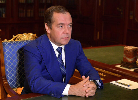 Medvedyev Zelenskini hədələdi: Axmaq!
