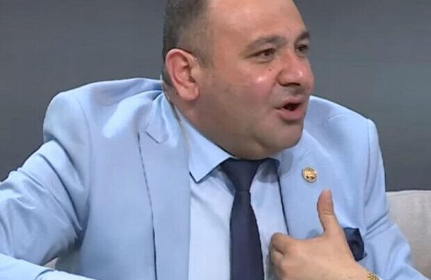 Aşıq Namiq “Bir yaşda Yaşmın üstə yaş gəldi şükürlər olsun ucar rəbimə” cümləsindəki səhvlərdən danışdı: “Ədəbiyyat müəlliyəm?” – FOTO
