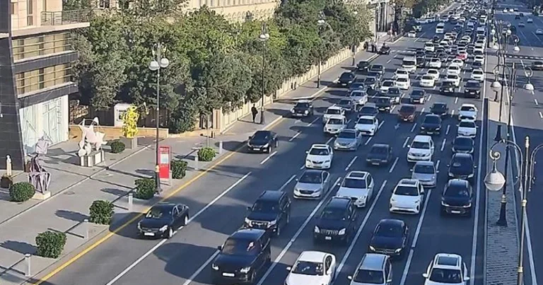 Bakıda 15 istiqamətdə tıxac var – SİYAHI