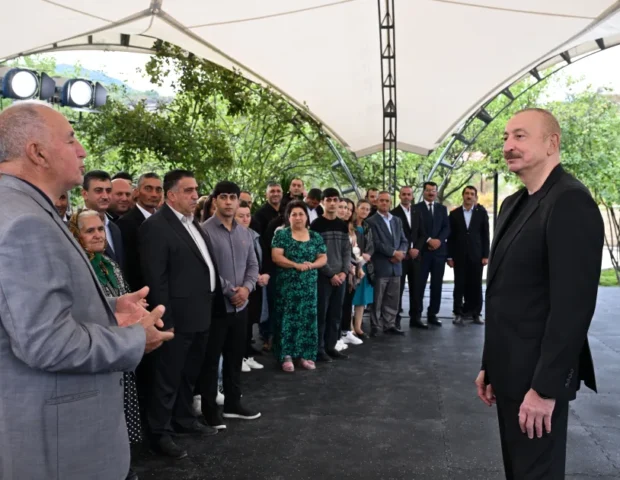 Prezident: “Özün yazmısan bu şeiri?”