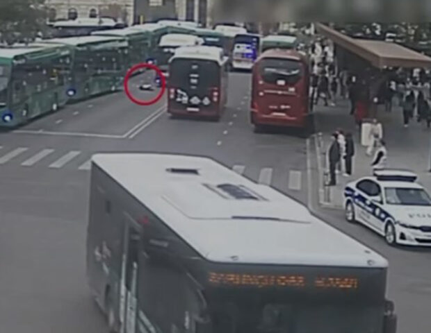 “28 May”da avtobus qadını vurdu – ANBAAN VİDEO
