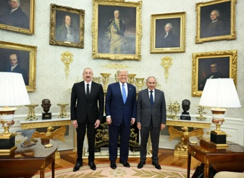 Tramp Azərbaycan və Ermənistan liderləri ilə danışıqlardan bəhs edib