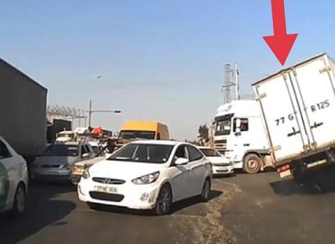 Bakıda yük maşını 5 avtomobili vurub qaçdı – Video