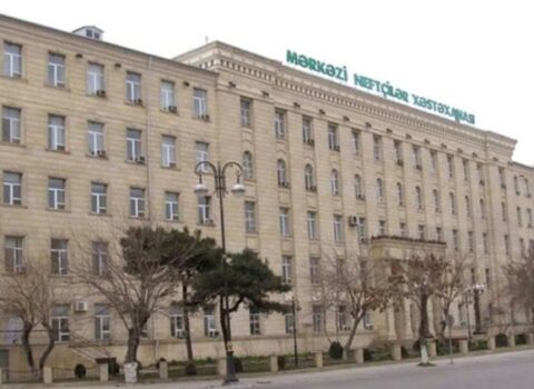 Mərkəzi Neftçilər Xəstəxanasında böyük növbə