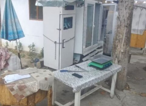 Bu ət satışı məntəqəsi qanunsuz işləyir
