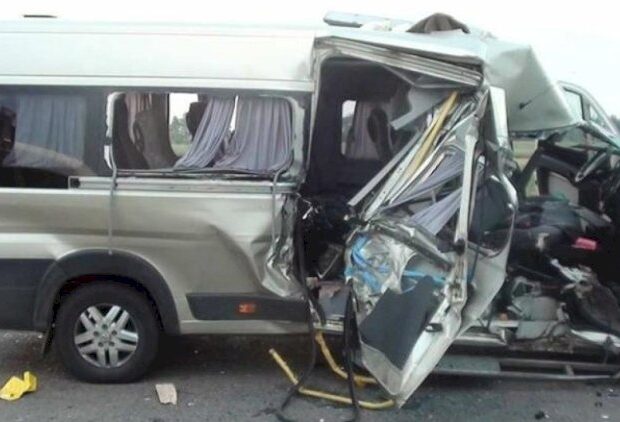 Bakıda mikroavtobus qəzaya düşdü – 19 yaralı
