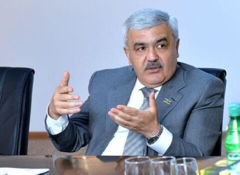 İqtisadiyyat Nazirliyində Rövnəq Abdullayevlə bağlı qadağa var?