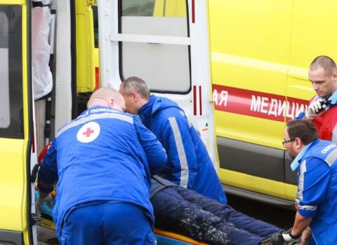 Məktəbdə tikinti konstruksiyaları uçdu: Ölənlər var