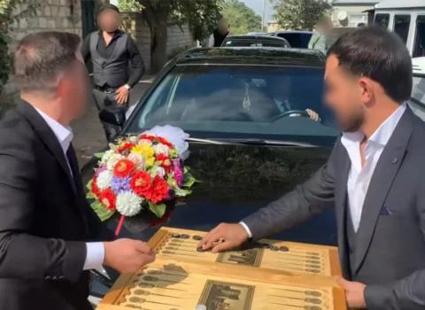 Gəlin maşınının qarşısını kəsən bəyin dostları həbs edildi