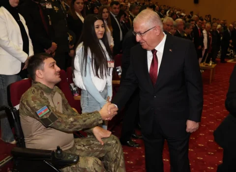 Yaşar Gülər azərbaycanlı qazilərlə görüşdü – FOTOLAR