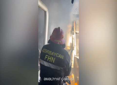 Bakıda bina yandı: 12 nəfər təxliyə edildi