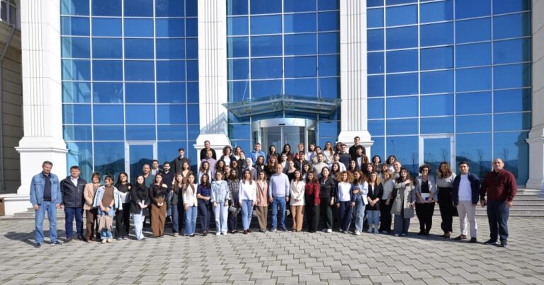 “Elm və təhsil yeniliklərinin media təqdimatı” mövzusunda təlim keçirilib