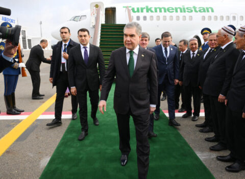 Qurbanqulu Berdiməhəmmədov Azərbaycana gəldi