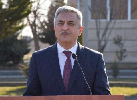 ​Bu icra başçısı özünə müavin axtarır