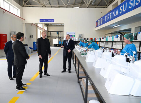 Prezident Sabirabadda su filtrlərinin istehsalı müəssisəsinin fəaliyyəti ilə tanış oldu