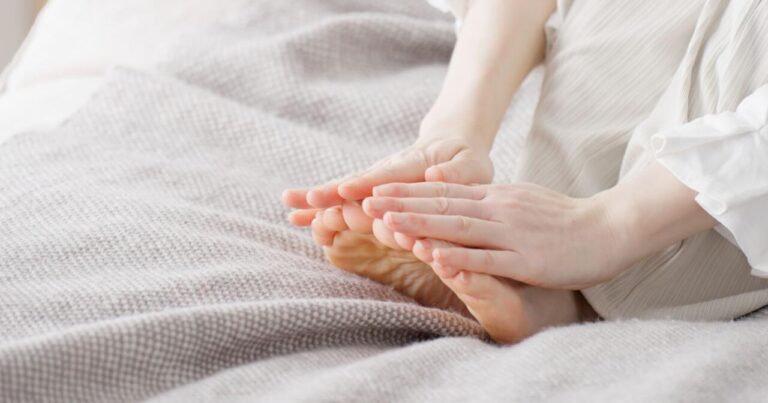 Əllərin və ayaqların rənginin dəyişməsi xəstəliyə işarədir Əllərin və ayaqların rənginin dəyişməsi xəstəliyə işarədir