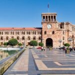 İrəvanda Paşinyanın ofisinin qarşısında etirazlar başladı