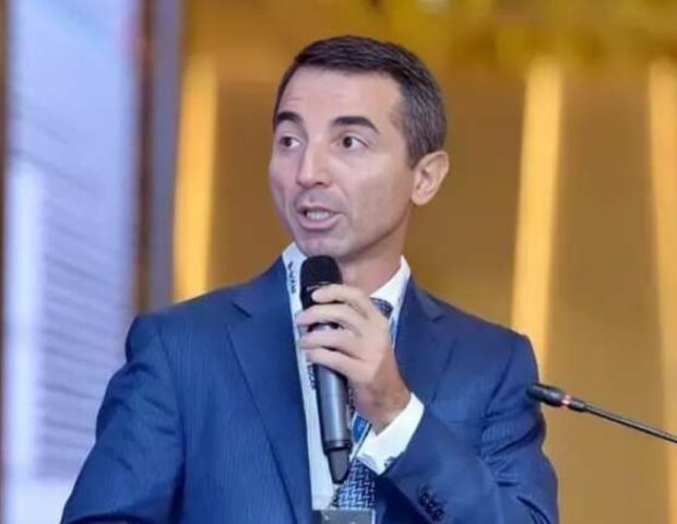 Ölkə ikinci qalmaqalla silkələndi: Ramiz Mehdiyev və… – FOTO