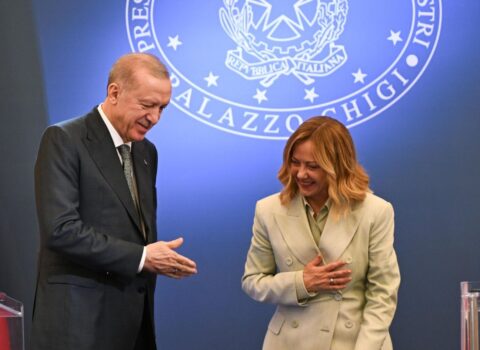 “Onu siqareti buraxmağa məcbur etməliyəm”