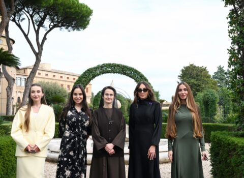 Mehriban Əliyeva qızları və gəlini ilə birlikdə ağacəkmə mərasimində – FOTOLAR