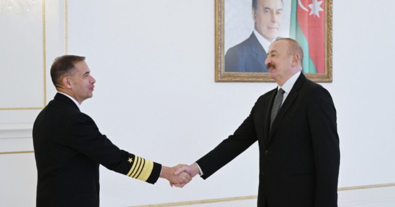 Prezident İlham Əliyev ABŞ rəsmisini qəbul etdi Prezident İlham Əliyev ABŞ rəsmisini qəbul etdi