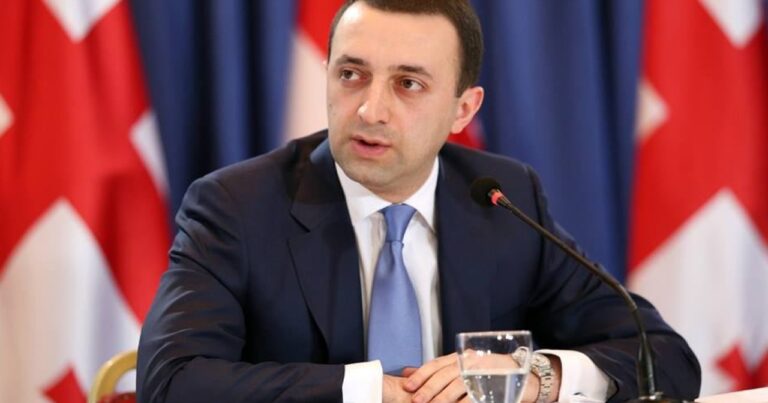 Keçmiş baş nazir qanunsuz gəlirlərini etiraf etdi