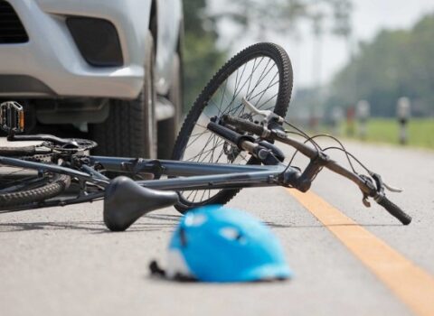 Mingəçevirdə avtomobil velosipedçini vurdu