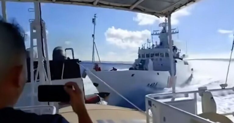 Çin sahillərində gəmilər toqquşdu Çin sahillərində gəmilər toqquşdu