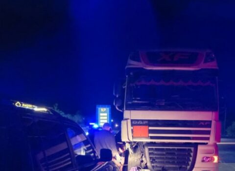 Naxçıvanda yük maşını ilə minik avtomobili toqquşub, ölən var